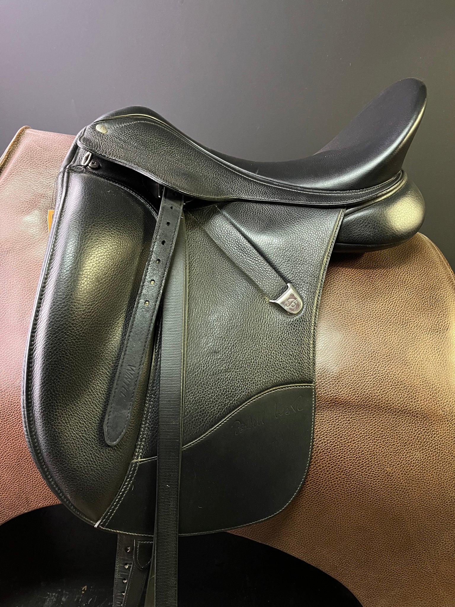 Isabelle Werth Dressage Saddle 17.5" ID:2013P