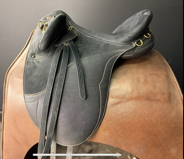 Wintec Stock Saddle (Large) 17.5" ID: 2209A