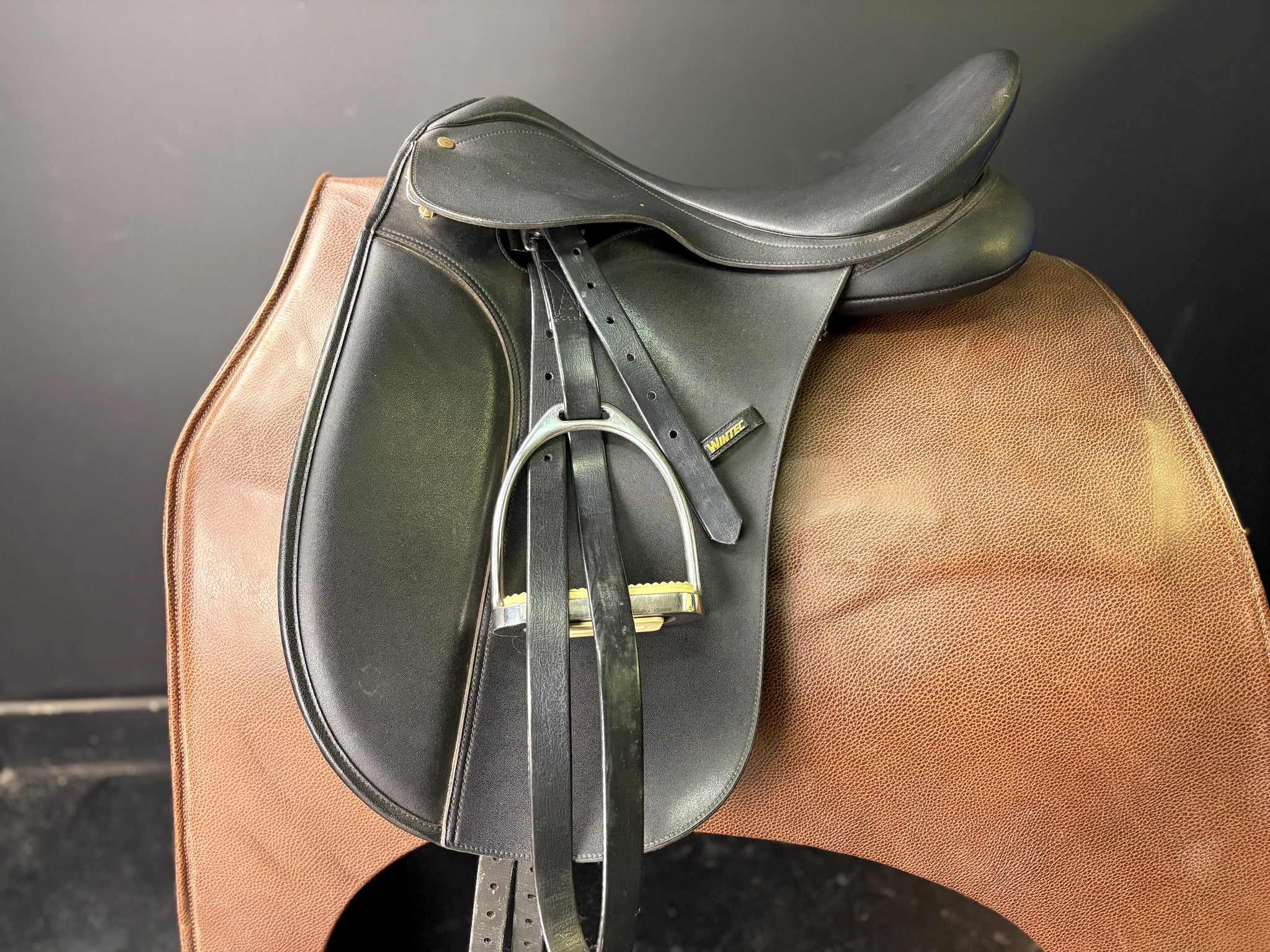 Wintec Dressage Saddle 17.5" ID:2211S
