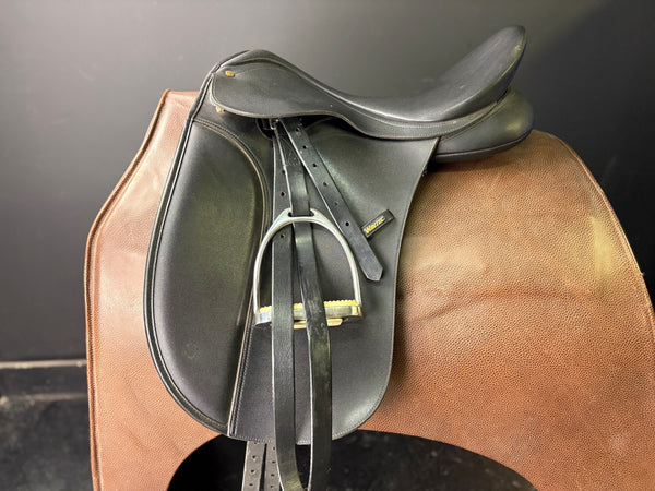 Wintec Dressage Saddle 17.5" ID:2211S