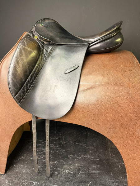 Stubben Dressage Saddle 18'' - ID:2267L