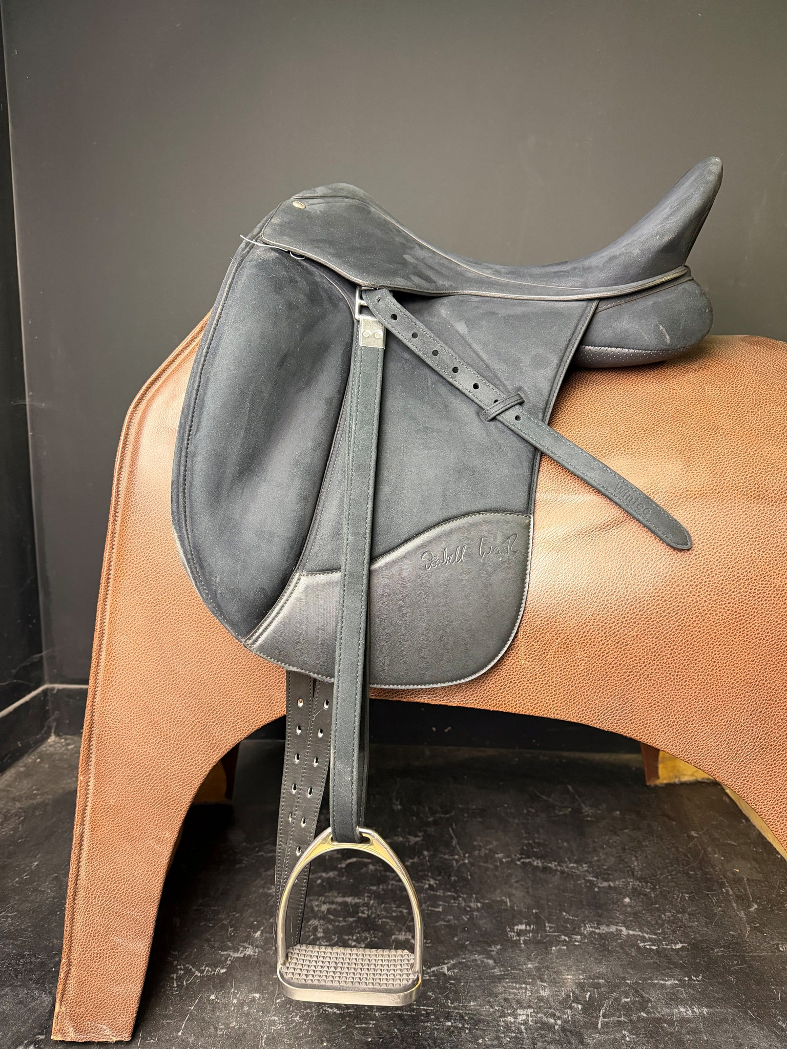 Wintec Isabelle Werth Dressage Saddle 17.5'' - ID:2271K
