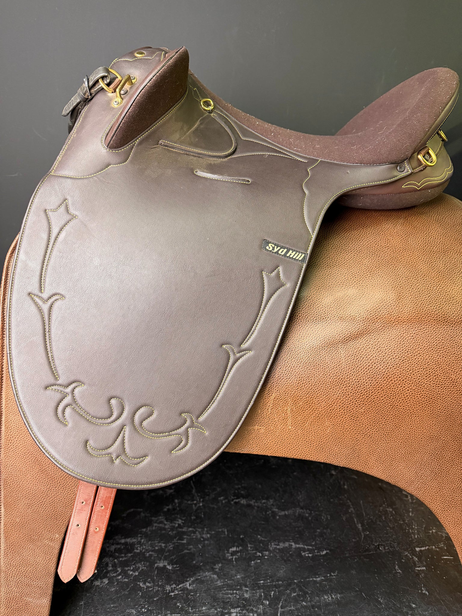Syd Hill Synthetic Stock Saddle 17'' ID:2289M
