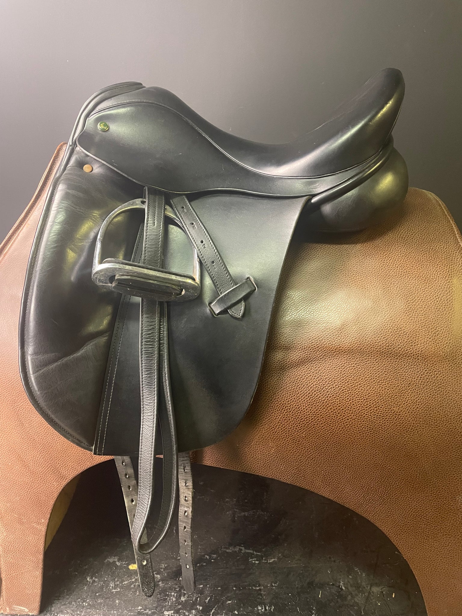 Leader Dressage Saddle 17" ID:2139M