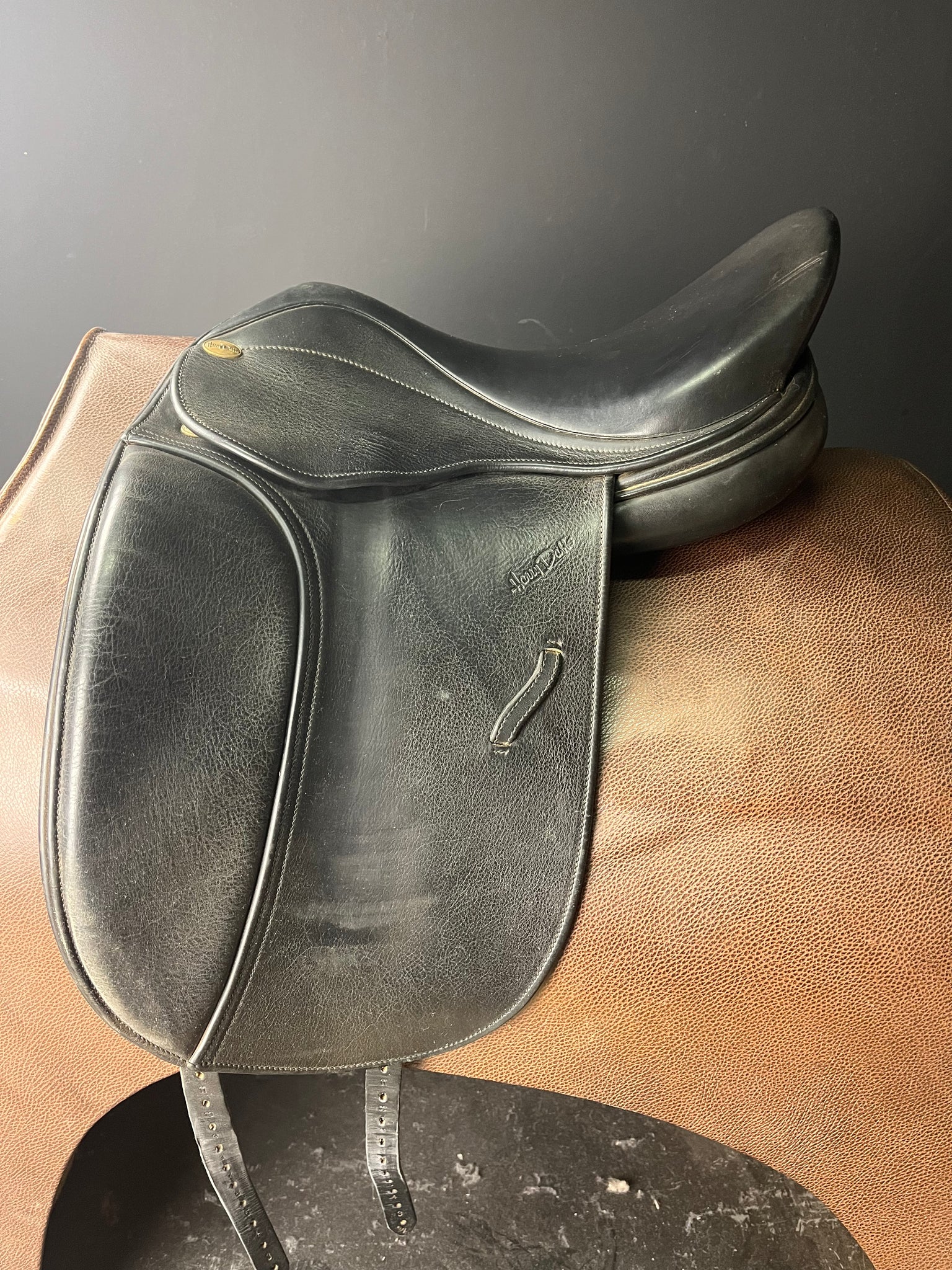 Harry Dabbs Dressage Saddle 16" - ID:2187L